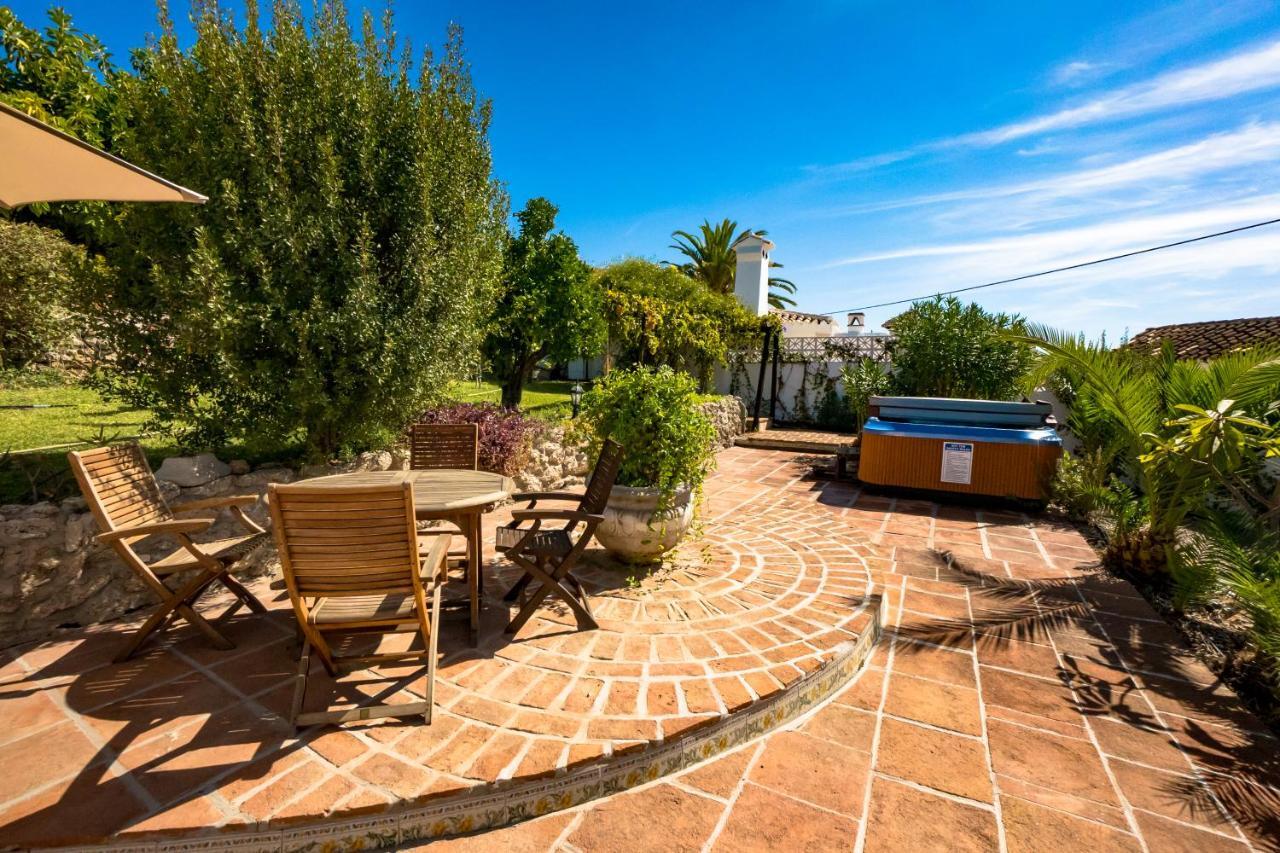 Private Heated Pool, Jacuzzi & 1225M2 Garden In Villa Cipreses Frigiliana Eksteriør bilde