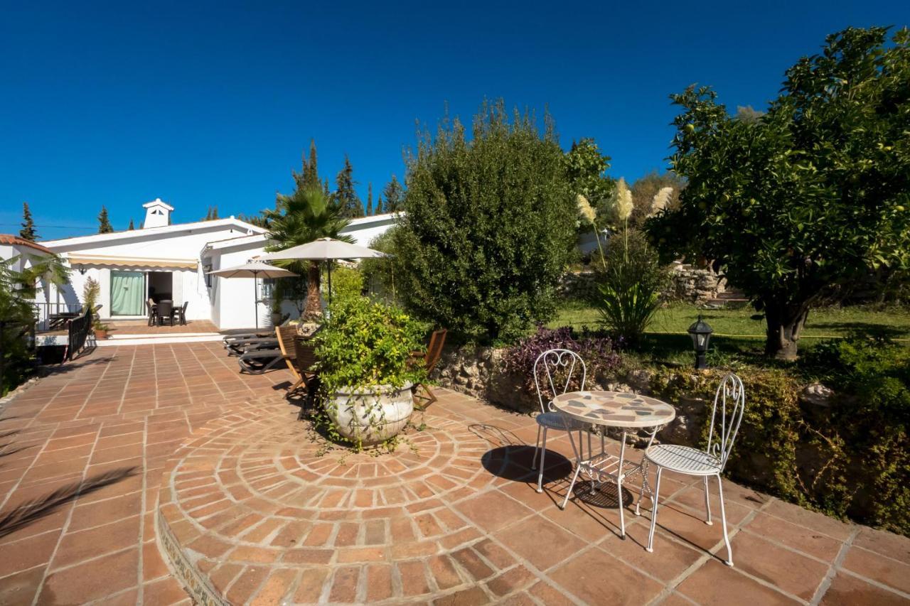 Private Heated Pool, Jacuzzi & 1225M2 Garden In Villa Cipreses Frigiliana Eksteriør bilde